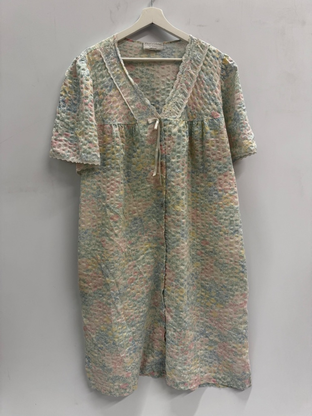 Vintage Miss Elaine seersucker snap-front duster robe Pastel Floral Night Gown